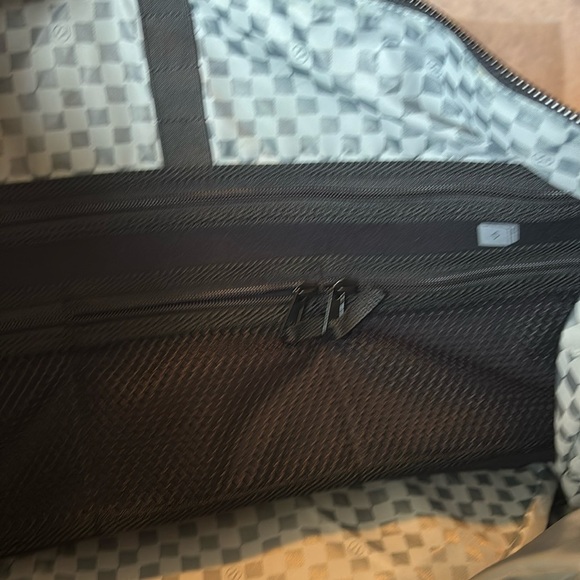 Lululemon large black duffle travel bag - Picture 16 of 16